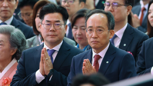 박찬대(왼쪽) 더불어민주당 원내대표와 추경호 국민의힘 원내대표. <연합뉴스>